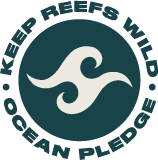 Sello de la marca Wild Reefs que dice Keep Reefs Wild, Ocean Pledge